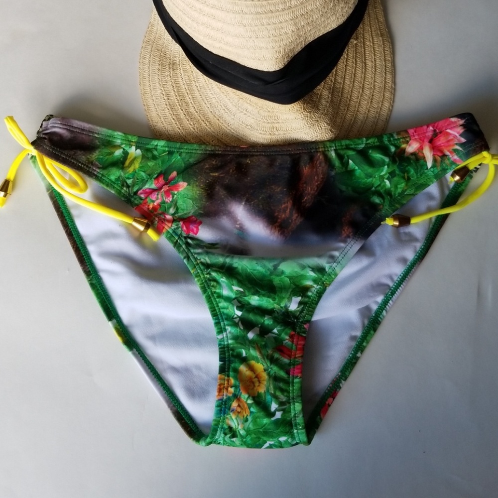 Bikini Set - Picture 2 of 8